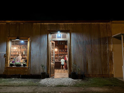 Restaurant / Ramos Generales "El Paraíso" en El Paraiso